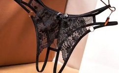 被两个男人舔吃我bb